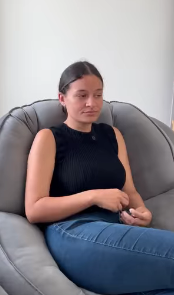 T0602002 irmã dela dá um carro para namorado para que ele deixe part1