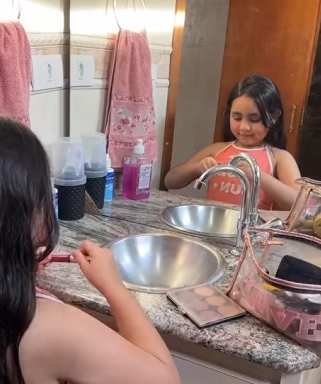 T0802005 Mãe doa todos os filhos para amante do marido part2