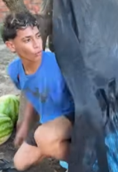 T1302007 Ela usou uma melancia para enganalos mas ninguém imaginou que seria por essa razão part2