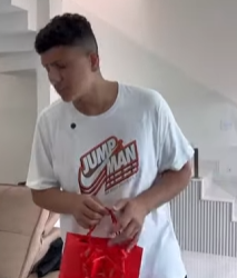 T1721005 ia na casa da vizinha comia que encontrava sem se importar com nada part2