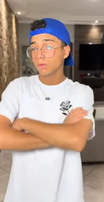 T1821008 Filho do patrao surta ao descobrir que pai vai se casar com proprio empregado part2