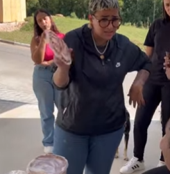 T0702013 Quem menos contribui quem mais come, neste grupo de amigas part2