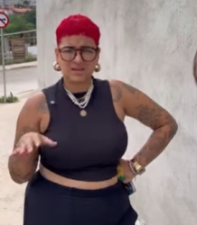 T0902004 Duas amigas que se achavam famosas, mas faltava algo part2