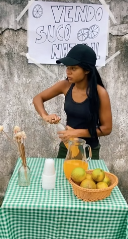 T1321001 Menina fez isso para salvar vida dessa mulher GRÁVIDA no meio da rua part2