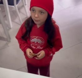 T1002017 Empresária põe uma garota prova garotinha fi part2