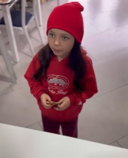 T1002017 Empresária põe uma garota prova garotinha fi part2