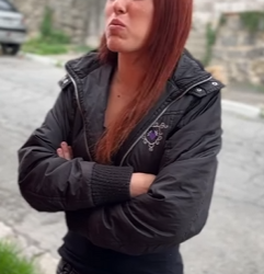 T1002027 Essa joven só tinha água na geladeira sua amiga part2