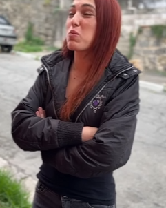 T1002027 Essa joven só tinha água na geladeira sua amiga part2