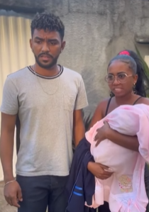 T1002029 Mulher Բiทg૯ dar luz em hospital para Røυbαr beb part2