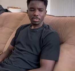 T0302014 Olha que essa garota fez com um negócio de cabel part2