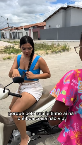 T0303002 Ela não imaginava que isso ia custar tão caro vejam só