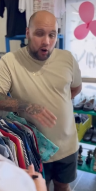 T1721028 vendedora se recusa vender uma roupa porque pobre assim seu chefe reagiu part2