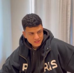 T1121001 Uma amiga vale muito custa pouco, mas grande maioria não entende isso part2