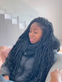 T1121005 Ela envergonha amiga na frente de todos isso aconteceu part2