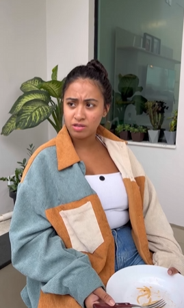 T1121014 Ela testou comida das amigas dessa maneira você não vai acreditar no que aconteceu part2