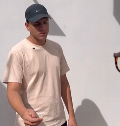 T1121018 Homem vendia beijos da sua esposa por reais part2