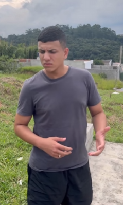 T1121026 Existe um ditado olho por olho dente por dente