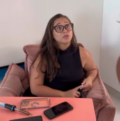 T1121028 Ela vendia suco antes de atender os clientes tomava café da manhã até descobrirem motivo