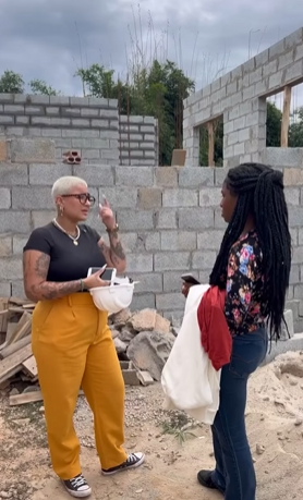 T1121029 Está jovem só trabalhava para comprar roupas luxos, esquecendo se da condição em que vivia