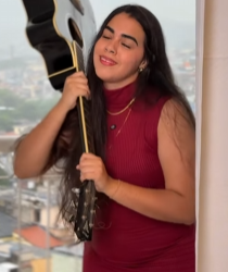 T1121062 Ela se escondeu para pegar mentira do marido, porém ela descobriu q…