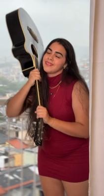 T1121062 Ela se escondeu para pegar mentira do marido, porém ela descobriu q…