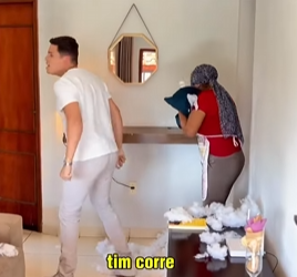 T0122042 Luís rasgou presente que estava na mão da Adriana ainda acusou ela de ter rasgado