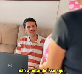 T0122048 Luís pagou Adriana em ovo de Páscoa, só porque mês de abril. Mas Adriana não aceitou