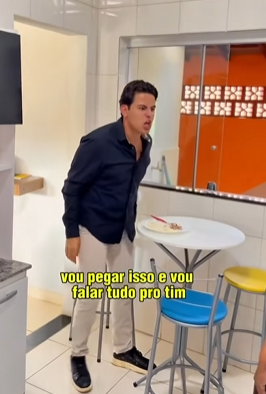 T0122050 Luís se recusa comer só arroz feijão fala para Adriana fazer comida de verdade