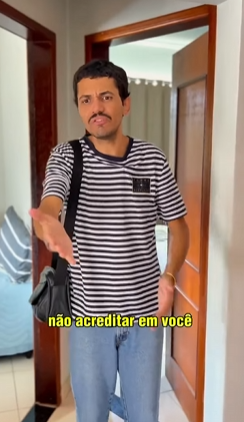 T0122053 Luís quebrou ovo de Páscoa