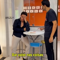 T0122054 Tim fez Luís comer arroz feijão para ele aprender da valor na comida