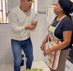 T0122060 Tim ligou para hospício depois doque Luís fez usando uma colher