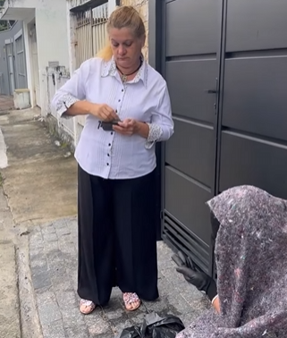 T1002008 Sogra pega dinheiro do próprio filho para que ele nunca saia de casa part2