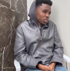 T0421008 Quer mais uma filha do que outra, porque ainda ama pai dela