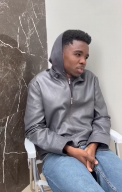 T0421008 Quer mais uma filha do que outra, porque ainda ama pai dela