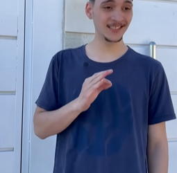 T0421021 Depois que sua esposa expulsou de casa, ela agora volta implorando