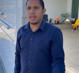 T0421024 Devolve chave da casa porque não suporta vizinha