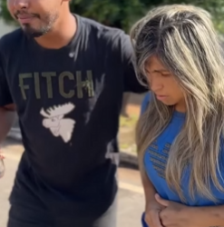 T0502040 Cabeleireira tratava dessa forma pessoas humildes na rua vida lhe retribuiu dessa forma!