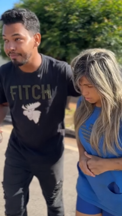 T0502040 Cabeleireira tratava dessa forma pessoas humildes na rua vida lhe retribuiu dessa forma!