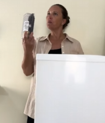 T0721008 Olha que patroa fez com essa mulher part2