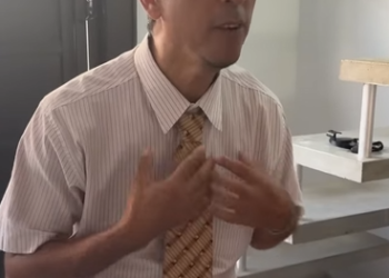 T1321023 Ele pediu pra sua empregada ser sua falsa esposa