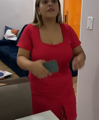 T1321028 Fugitiva se esconde na casa de um estranho se apaixona