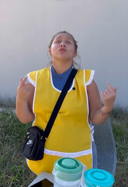 T1121004 Essa jovem ficou milionária vendendo água veja que aconteceu depois