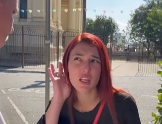 T1002014 Esta cliente queria fazer que bem queria, mas foi ao restaurante errado