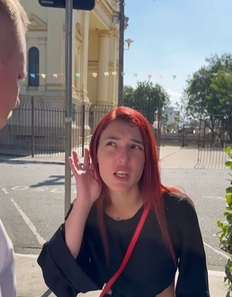 T1002014 Esta cliente queria fazer que bem queria, mas foi ao restaurante errado