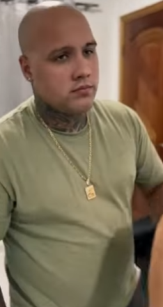 T1700001 Homem tem vergonha da sua família humilde por essa razão perde tudo