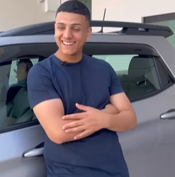 T1123009 vizinho riu dele pelas condições em que vivia,sem pensar que hoje você está de pé amanhã quem sabe part2