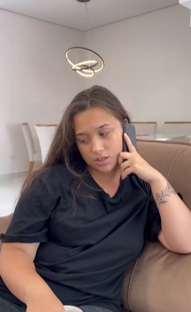 T1123010 irmã dela mandou uma caixa de roupas para uma amiga mas ela vende isso aconteceu part2