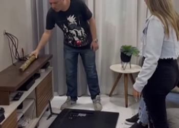 T1022010 Ele comprou para ela uma televisão de ultima geração, mas ela só brincou com os seus sentimentos… part2