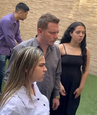 T1022012 Mãe ensina uma lição aos seus filhos egoísta gananciosos part2