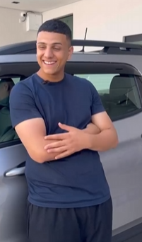 T1022031 vizinho riu dele pelas condições em que vivia,sem pensar que hoje você está de pé amanhã quem sabe part2